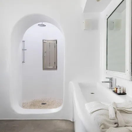 Expansive Cliffside Villa In Mykonos With Horizon Views * Ornos (Mykonos)